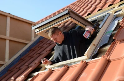 Pose de fenêtres de toit Velux à Montolieu